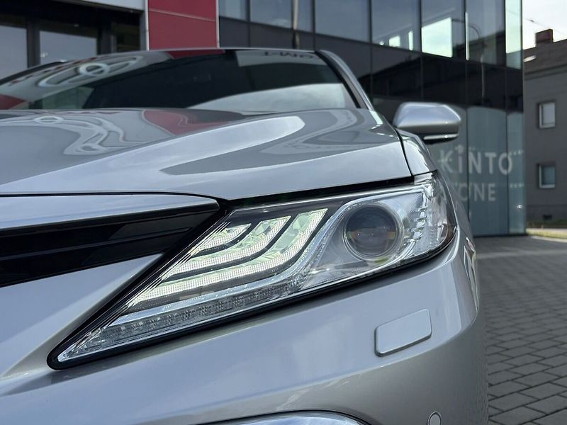 Toyota Camry 2,5 Hybrid  Executive VIP - fotka 5 z 20