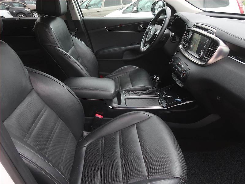 Kia Sorento (2017) 2.2 CRDi - fotka 9 z 19