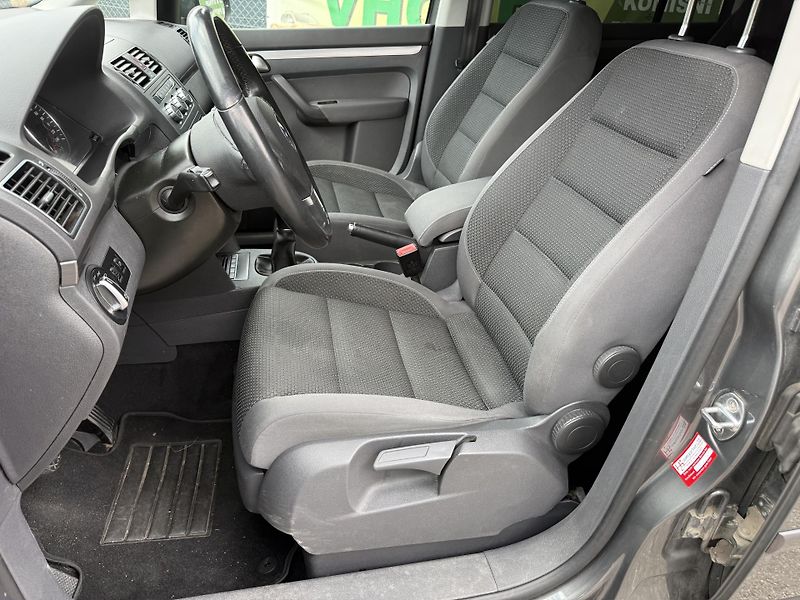 Volkswagen Touran - fotka 11 z 22