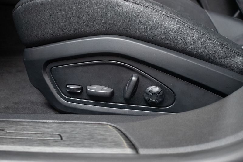 Audi e-tron 93kWh QUATTRO*B&O*AIR*ACC*DPH* - fotka 17 z 50