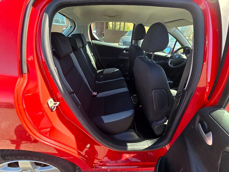Peugeot 207 (2009) 1.4 i VT klima nová STK - fotka 19 z 23