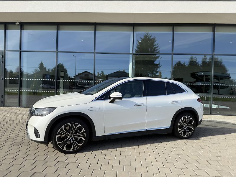 Mercedes-Benz EQE (2023) 500 4MATIC - fotka 2 z 15