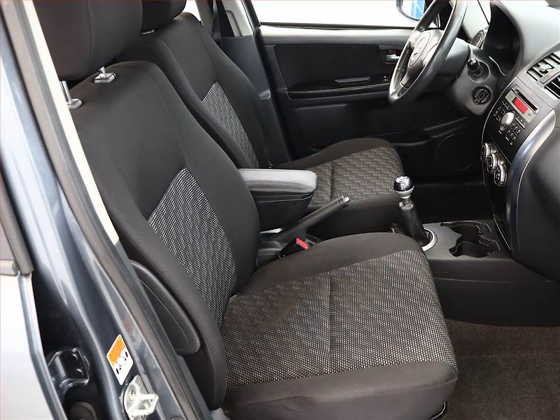 Suzuki SX4 (2009) 1.6 VVT, nová STK, Tažné - fotka 7 z 13