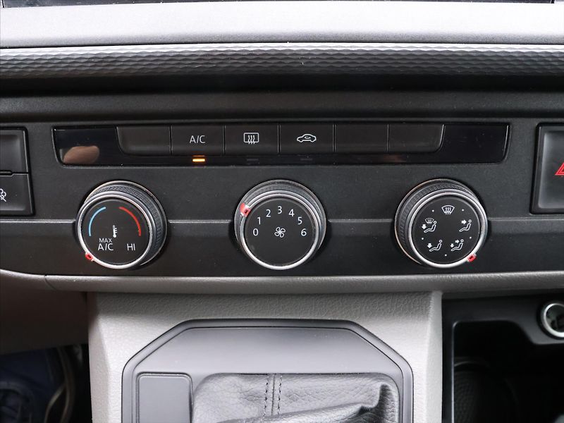 Volkswagen Transporter 2,0 TDI 110kW DSG 9-Míst CZ DP - fotka 19 z 26