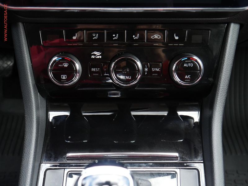 Škoda Superb (2018) 2.0 TDi 4x4, ČR, Style, DSG - fotka 16 z 21