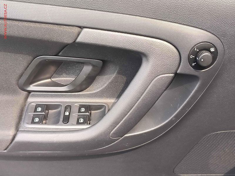 Škoda Roomster (2013) 1.6 TDi, Elegance, panor, TZ - fotka 14 z 15