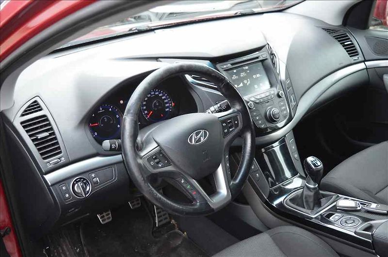 Hyundai i40 (2015) 1,7 CRDI - fotka 9 z 17