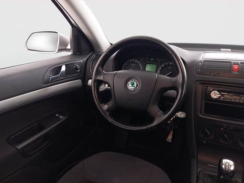 Škoda Octavia (2005) Ambiente 1.6, Serv.kniha - fotka 7 z 18