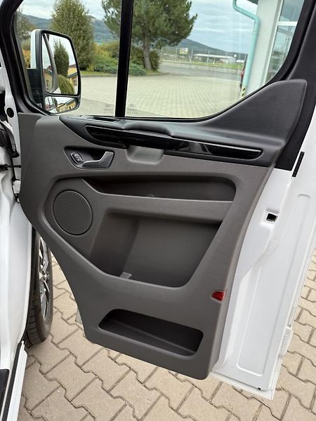 Ford Tourneo Custom (2018) SPORT - 2,0TDCi - 125kw - fotka 54 z 69