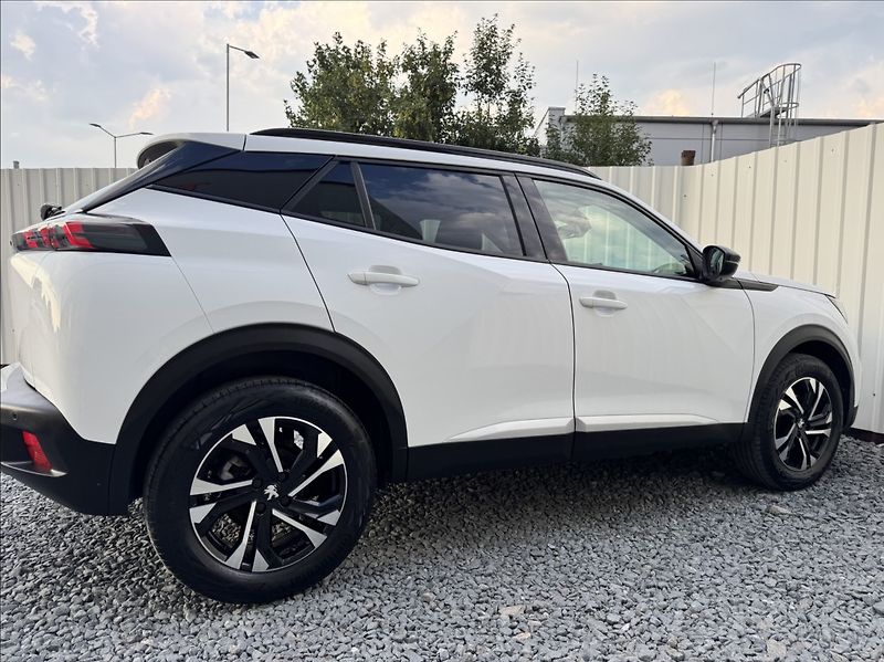 Peugeot 2008 1,2 i ALLURE DPH 1.maj původČR - fotka 18 z 50