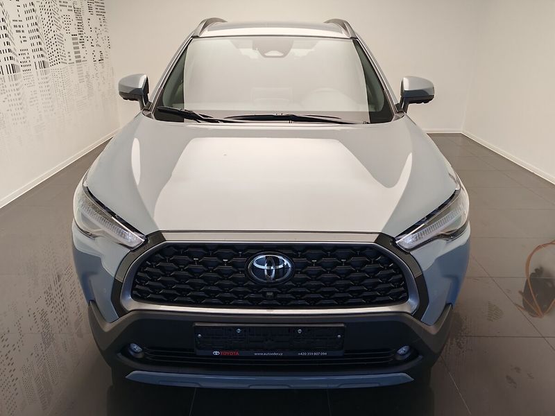 Toyota Corolla Cross 2,0 Hybrid Executive - fotka 2 z 45
