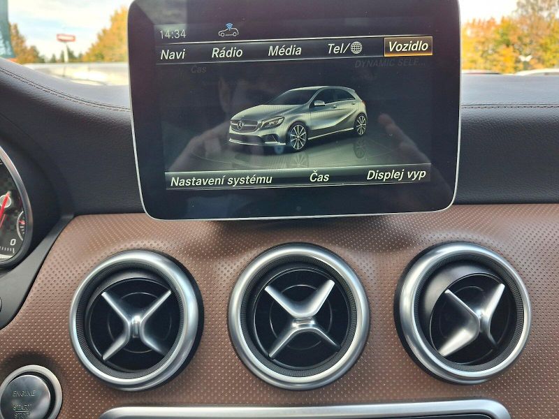 Mercedes-Benz Třídy A (2017) AMG Automat 4 Matic 2,0i 135kW - fotka 20 z 35