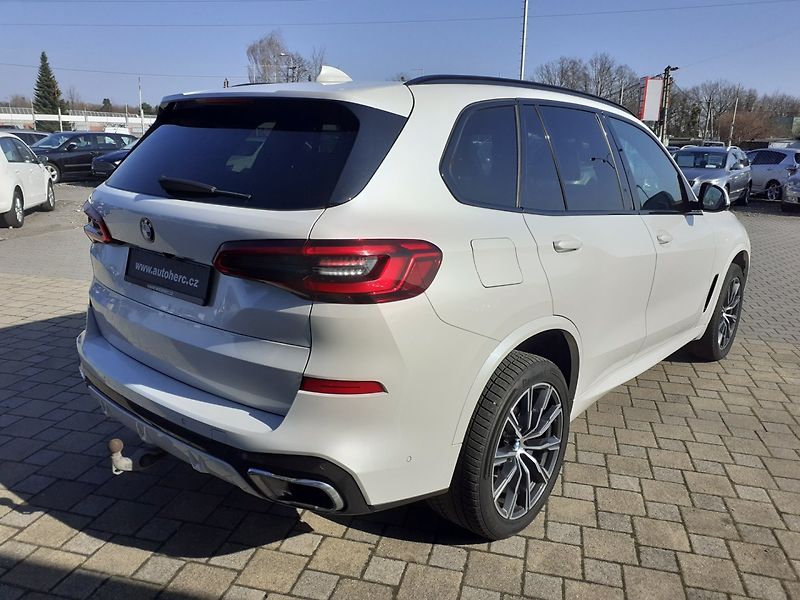 BMW X5 (2019) 30d xDrive  M -SPORT - fotka 4 z 39