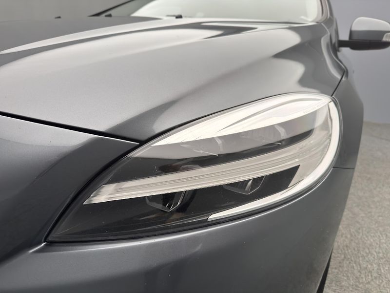 Volvo V40 D2 KINETIC REZERVACE - fotka 19 z 47