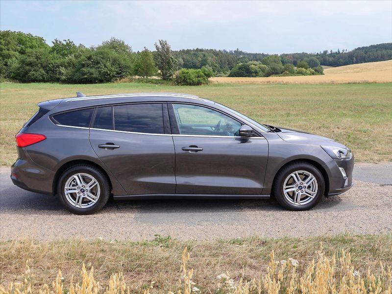 Ford Focus 1,0 EB 92kW EDIT Aut.klima Nav - fotka 8 z 37