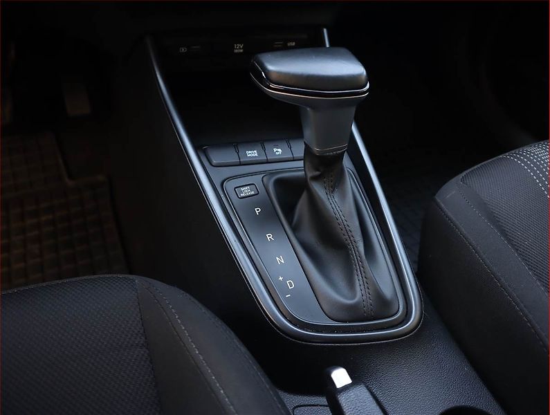 Hyundai i20 (2021) 1.0 T-GDI MHEV, Automat - fotka 13 z 17