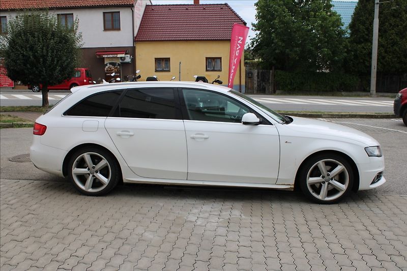 Audi A4 2,0 TDI quattro Avant S-line - fotka 3 z 10
