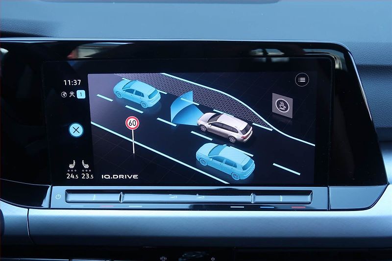 Volkswagen Golf (2021) 2.0 TDI, Automat, Navi - fotka 17 z 25