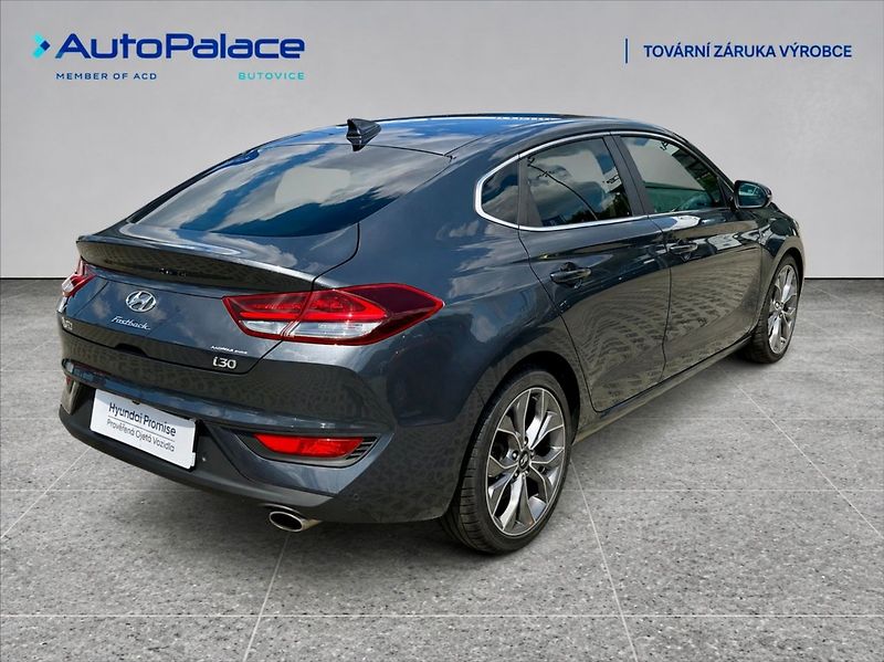 Hyundai i30 1,6 CRDI STYLE PREMIUM AT - fotka 6 z 10