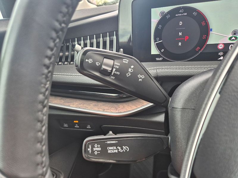 Škoda Superb Combi 2,0 TDI DSG 4x4 142 kW L - fotka 22 z 41