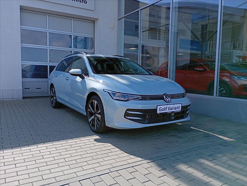 Volkswagen Golf Variant (2026) 1,5 eTSI 7DSG mHEV  People - fotka 3 z 17