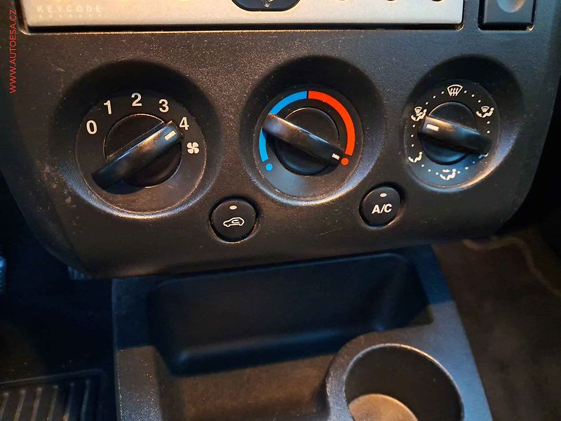 Ford Fiesta (2005) 1.3i, ČR, AC, tažné - fotka 14 z 15