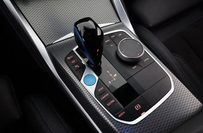 BMW i4 M50 xDrive GC 360k HuD Tažné  - fotka 26 z 29