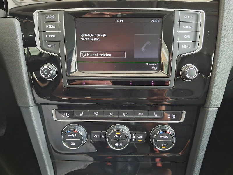 Volkswagen Golf (2015) Variant HighLine 1,6TDi 77kW - fotka 23 z 32