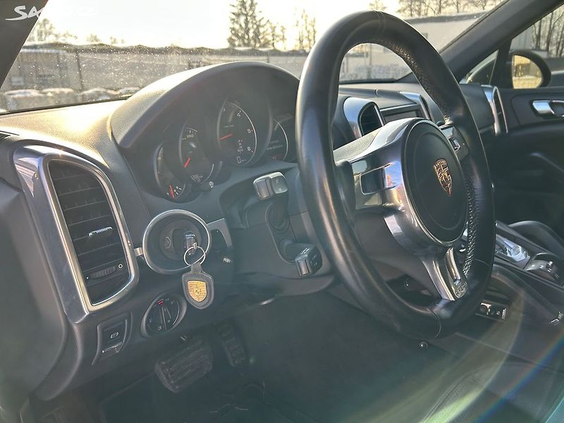 Porsche Cayenne (2013) 3.0 D 180 KW - fotka 9 z 28