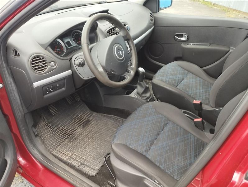 Renault Clio 1,2 55KW Garážované, Servisova - fotka 8 z 17