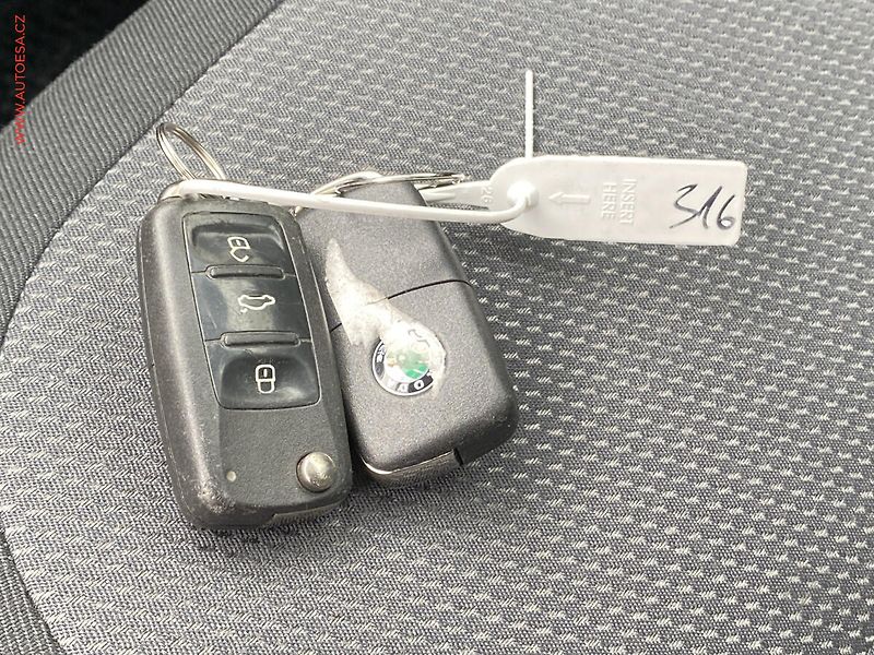 Škoda Yeti (2012) 1.2 TSi, AC, výhřev sed - fotka 15 z 16