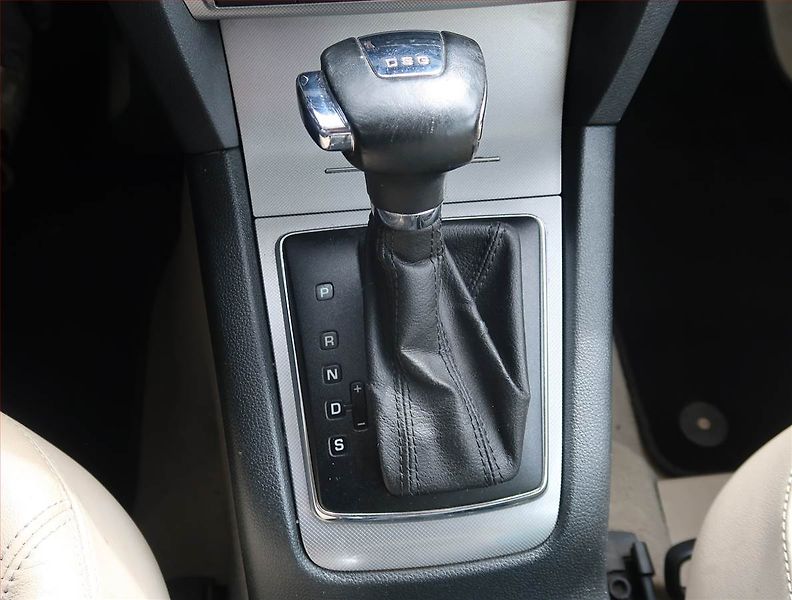 Škoda Octavia (2010) Elegance 2.0 TDI, Automat - fotka 13 z 19
