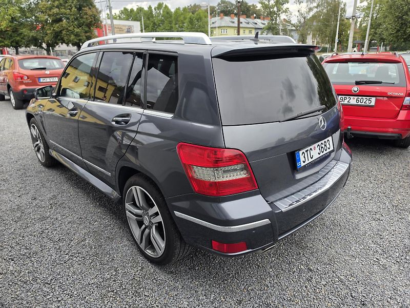 Mercedes-Benz GLK 350 4-MATIC  - fotka 3 z 15