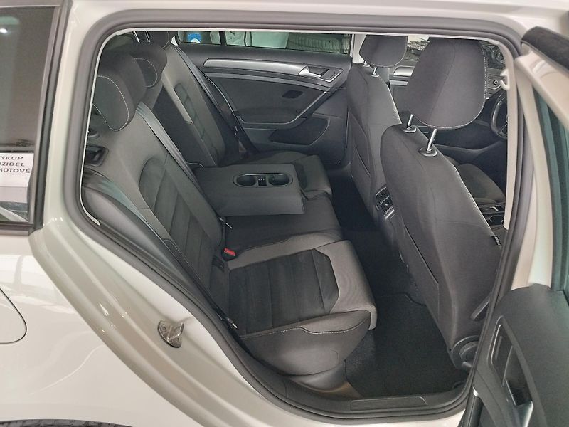 Volkswagen Golf (2017) TSI,92KW,FULL,LED,19ALU,TAŽNÝ - fotka 14 z 39