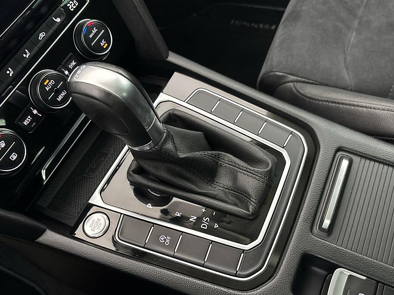 Volkswagen Passat R-Line DSG - fotka 20 z 32