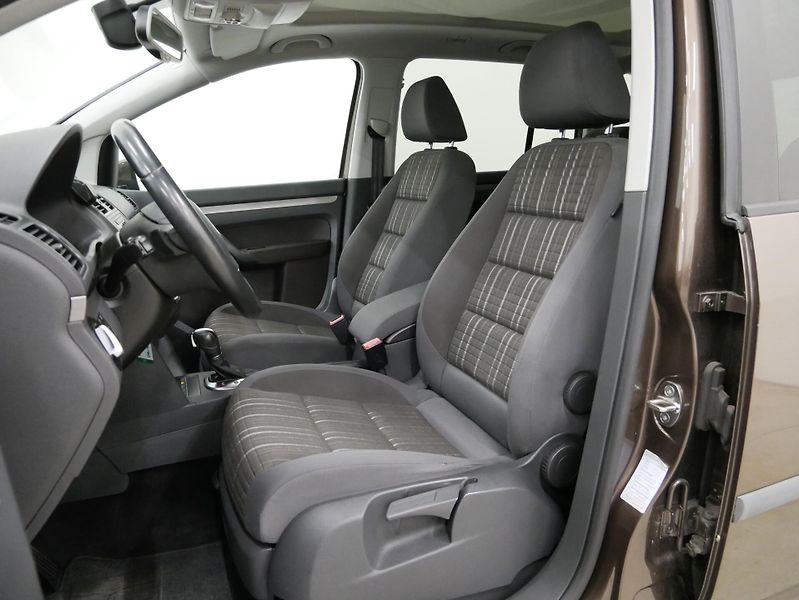 Volkswagen Touran - fotka 11 z 26