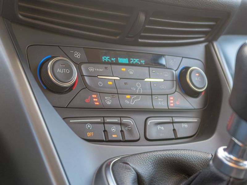 Ford Kuga (2019) 1.5T 110KW – PLNÝ SERVIS! - fotka 25 z 54