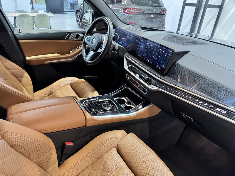 BMW X5 (2023) xDrive 30d mHEV A/T - fotka 9 z 14