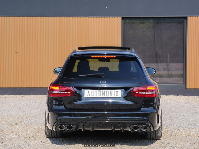 Mercedes-Benz Třídy C (2018) C 43 T AMG 4matic Pano, Multib - fotka 20 z 25