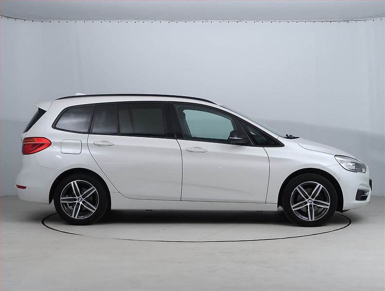 BMW Řada 2 (2015) 218d Gran Tourer, Automat - fotka 6 z 21