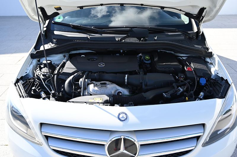 Mercedes-Benz Třídy B B 180 1.6 90KW Edition 1/2013 - fotka 34 z 38