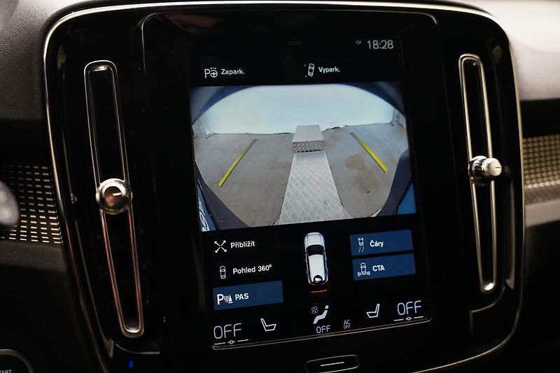 Volvo XC40 - fotka 21 z 27