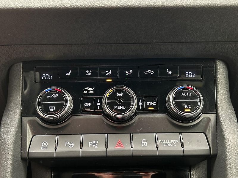 Škoda Karoq 1.5 TSI SportLine - fotka 15 z 32