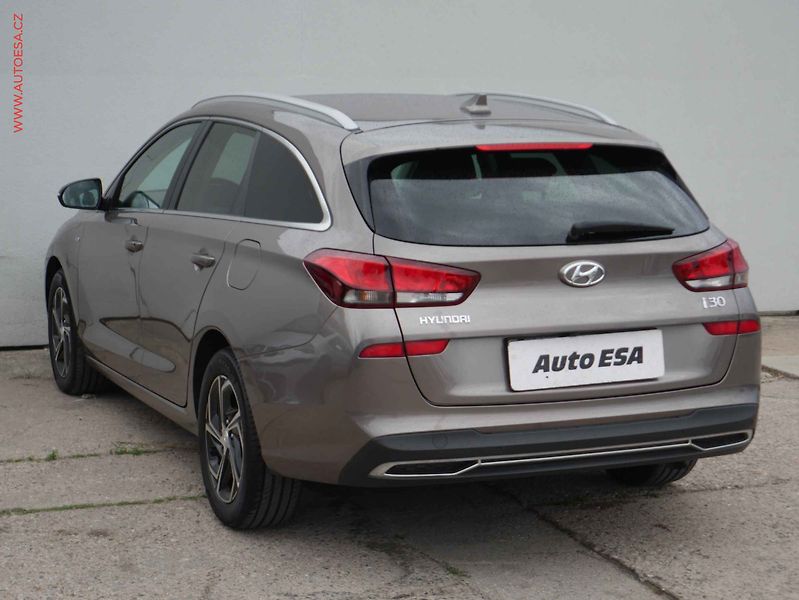 Hyundai i30 (2022) 1.5T-GDi, 2.maj,ČR, servis - fotka 4 z 16