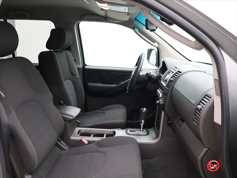 Nissan Pathfinder 2,5 dCi 126kW Automat 4WD CZ - fotka 12 z 31