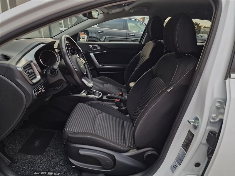 Kia Ceed 1.5 T-GDI 118kW TOP SW,1.Maj. - fotka 19 z 50