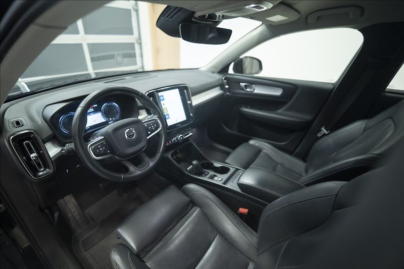 Volvo XC40 2,0 T5 AWD NAVI KAMERA TAŽNÉ - fotka 18 z 47