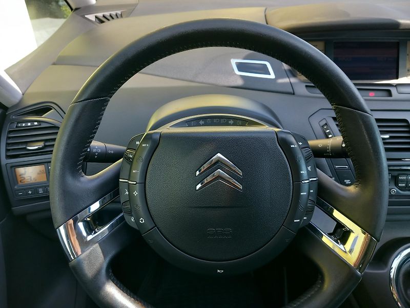 Citroën C4 Picasso (2010) 1,6HDi SERVISKA NAVI  NOVÁ STK - fotka 23 z 34