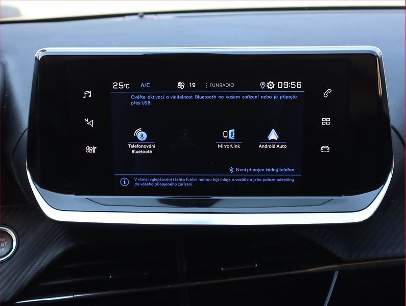 Peugeot 208 (2022) Allure 1.2 PureTech - fotka 17 z 20