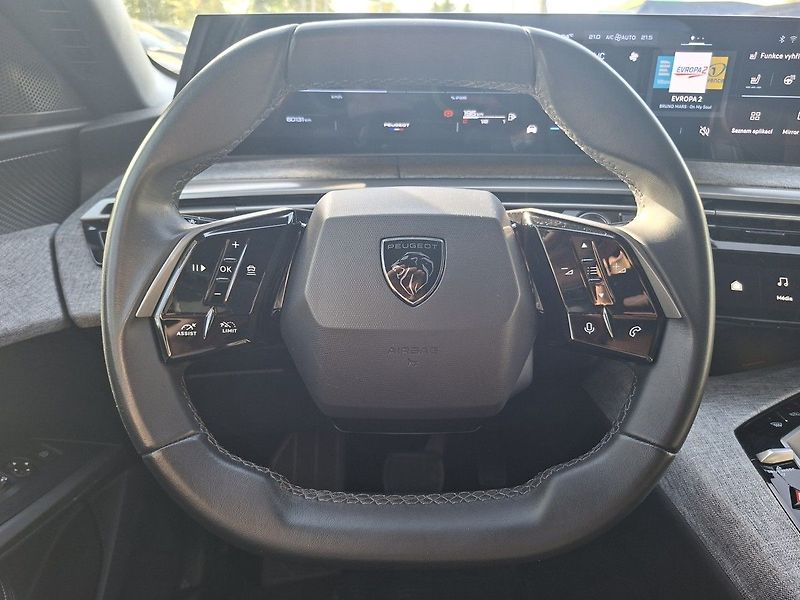 Peugeot 5008 ALLURE HYBRID e-DCS6 - fotka 17 z 27